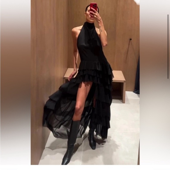 NWT ZARA VIRAL Halter Ruffled Maxi Dress SIZE XS
🚨FIRM PRICE NO DISCOUNT - Picture 12 of 15